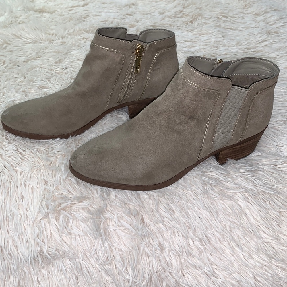 KARL LAGERFELD TAN SUEDE HEELED ANKLE BOOTIES SIZE 7
